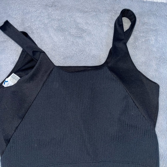 Old navy athletic top - Picture 2 of 2